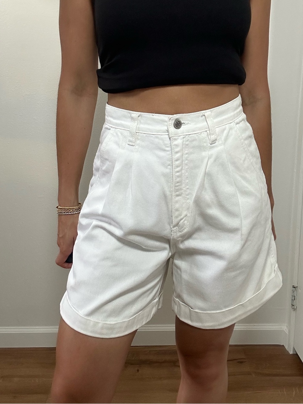 Bill Blass Vintage 90's High-Waist White Denim Shorts Jean Shorts A-line Size S